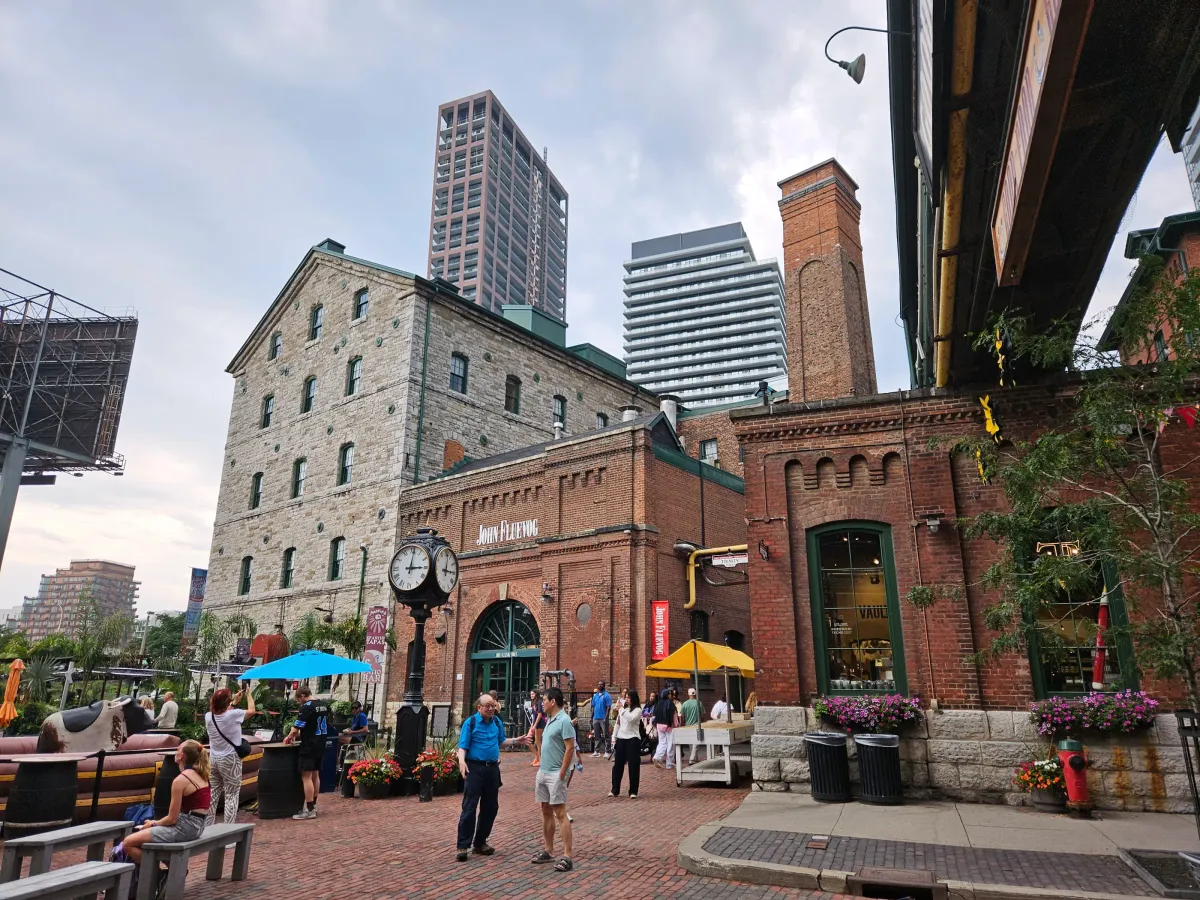 Distillery District 🍺