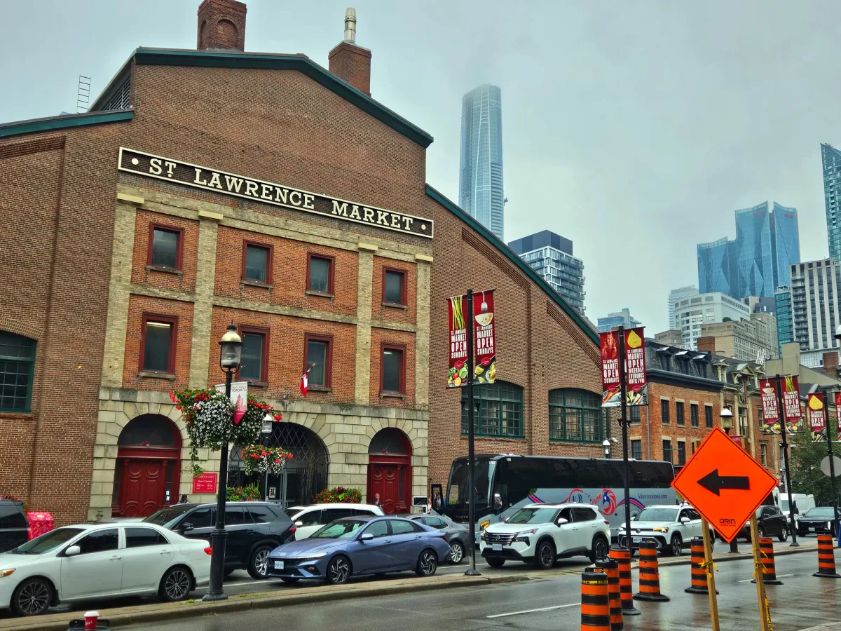 St. Lawrence Market et les "queues de castors" 🦫
